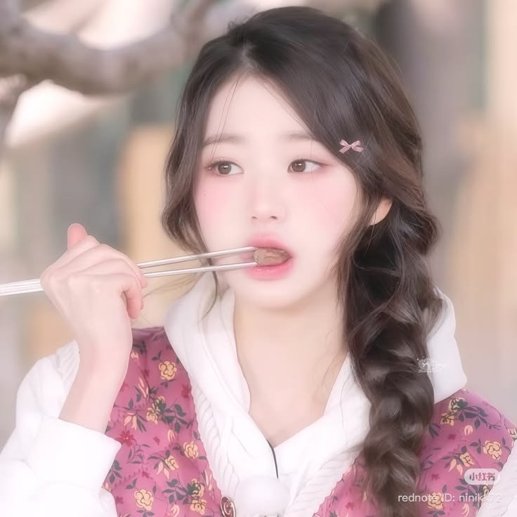 Wonyoung Coquette PFP