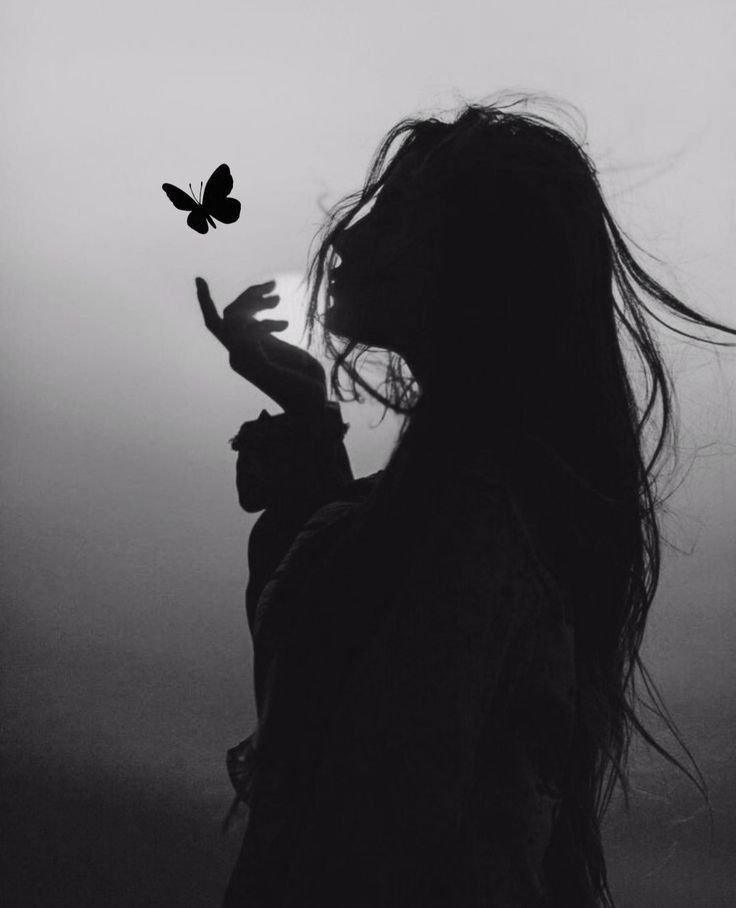 Black and White PFP Aesthetic Girl