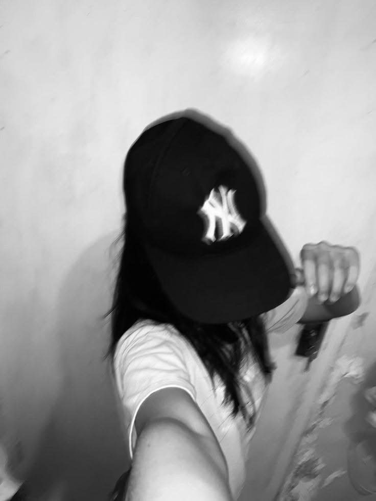 Black and White PFP Aesthetic Girl