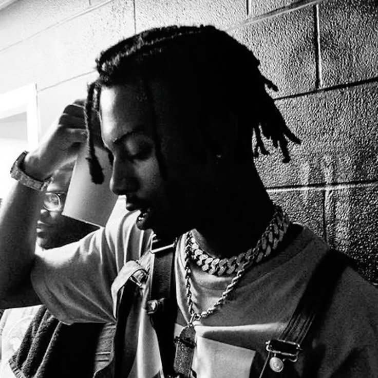 Carti PFP Black And White