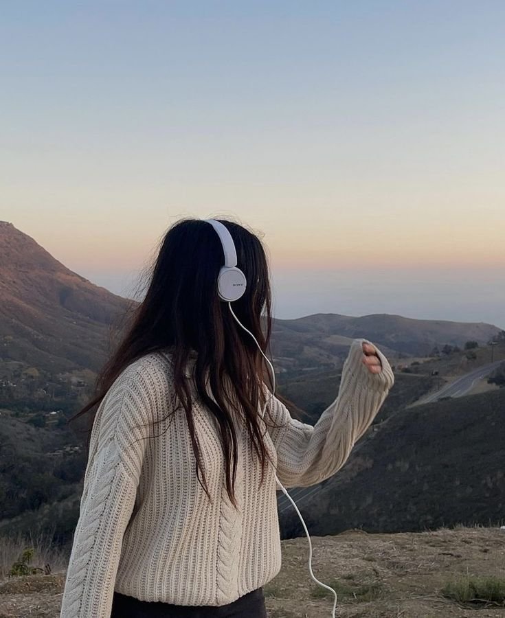 Chill Aesthetic Girl PFP