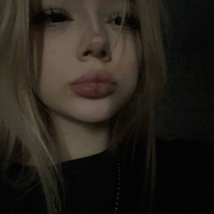 Discord Girl PFP Y2K