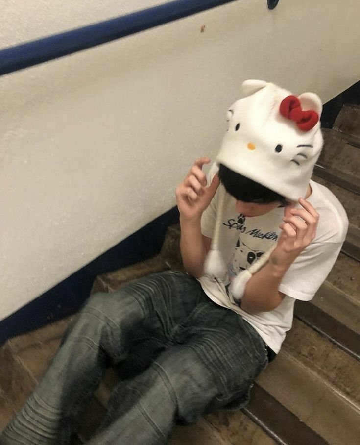 Hello Kitty PFP Boy