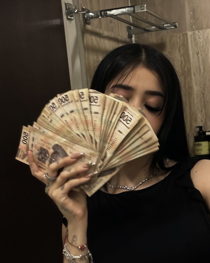 Money PFP Girl