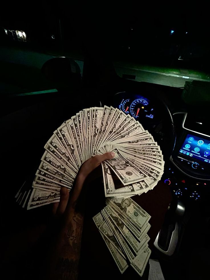 Money Spread PFP for Rich Vibes
