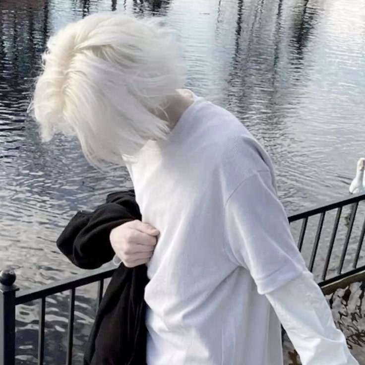 White PFP Aesthetic Boy