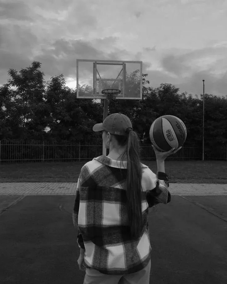 Basketball PFP Black and White 3