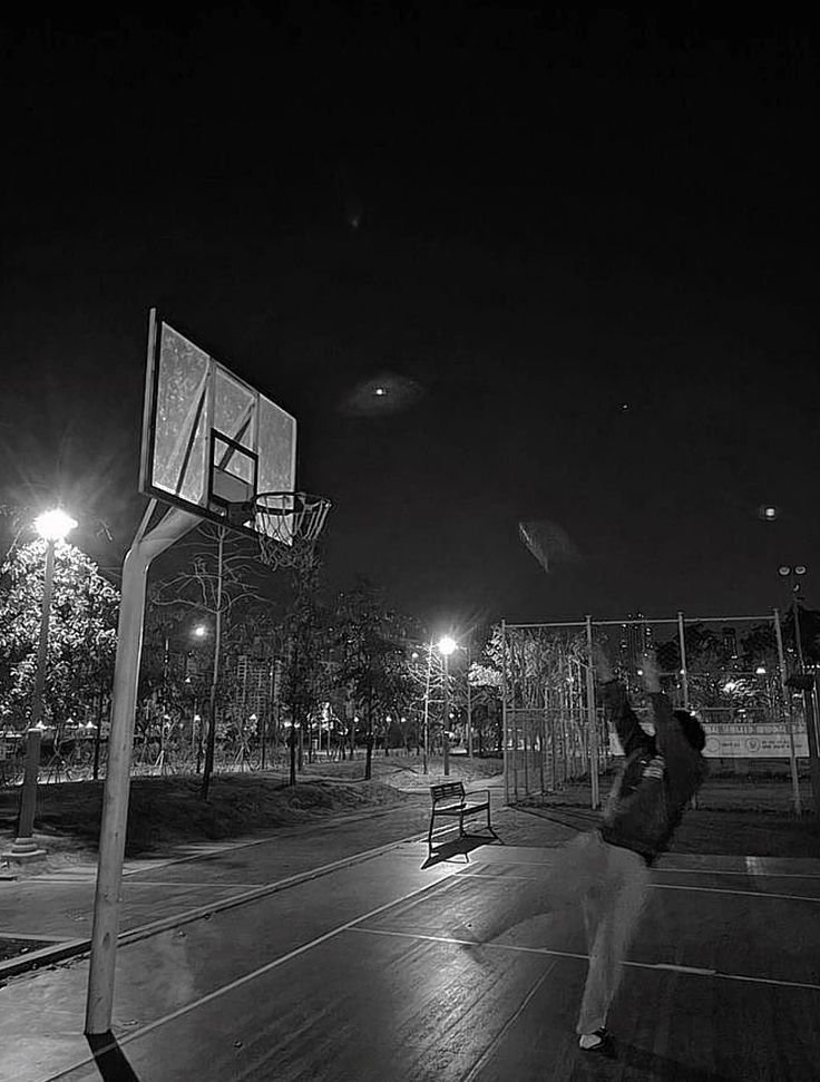 Basketball PFP Black Court 1